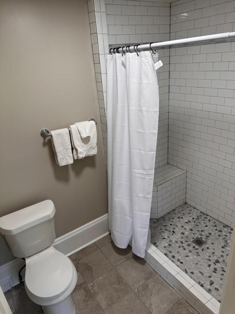 Deluxe Double Room with Bath interior